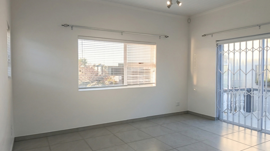 To Let 4 Bedroom Property for Rent in Oceanview Heights Western Cape